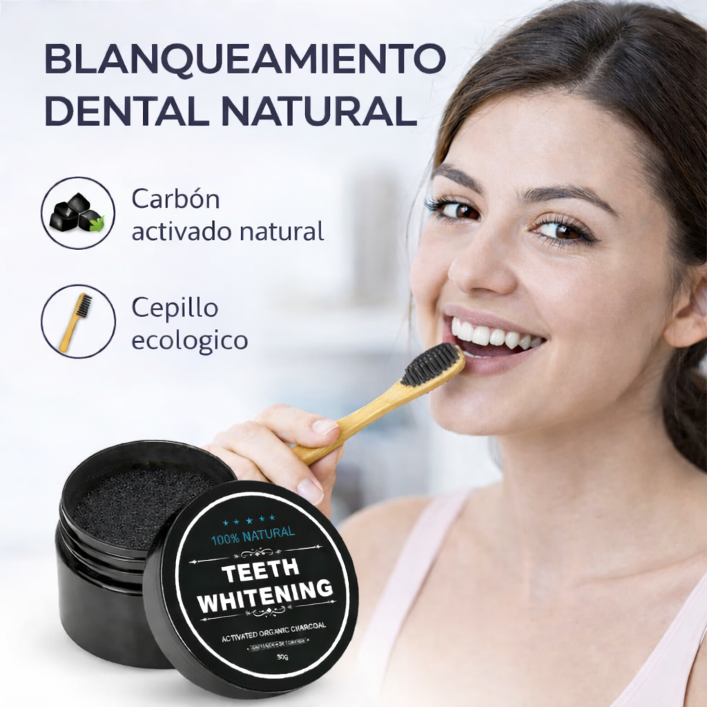 mujer usando blanqueador dental de carbón activado con cepillo de bambú para blanquear los dientes de forma natural